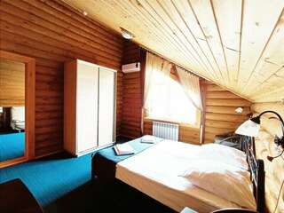 Гостиница Вербена Горячий Ключ Семейный номер с балконом-3